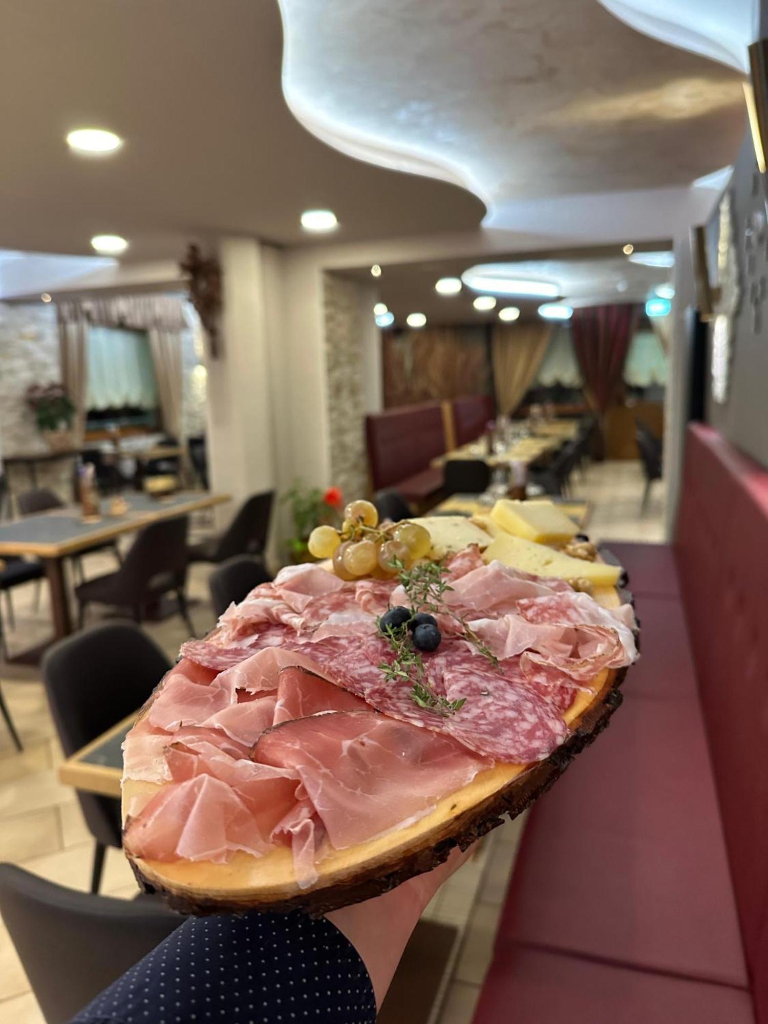 Hotel Edelweiss Con Ristorante Note Di Gusto Forni di Sopra Dış mekan fotoğraf