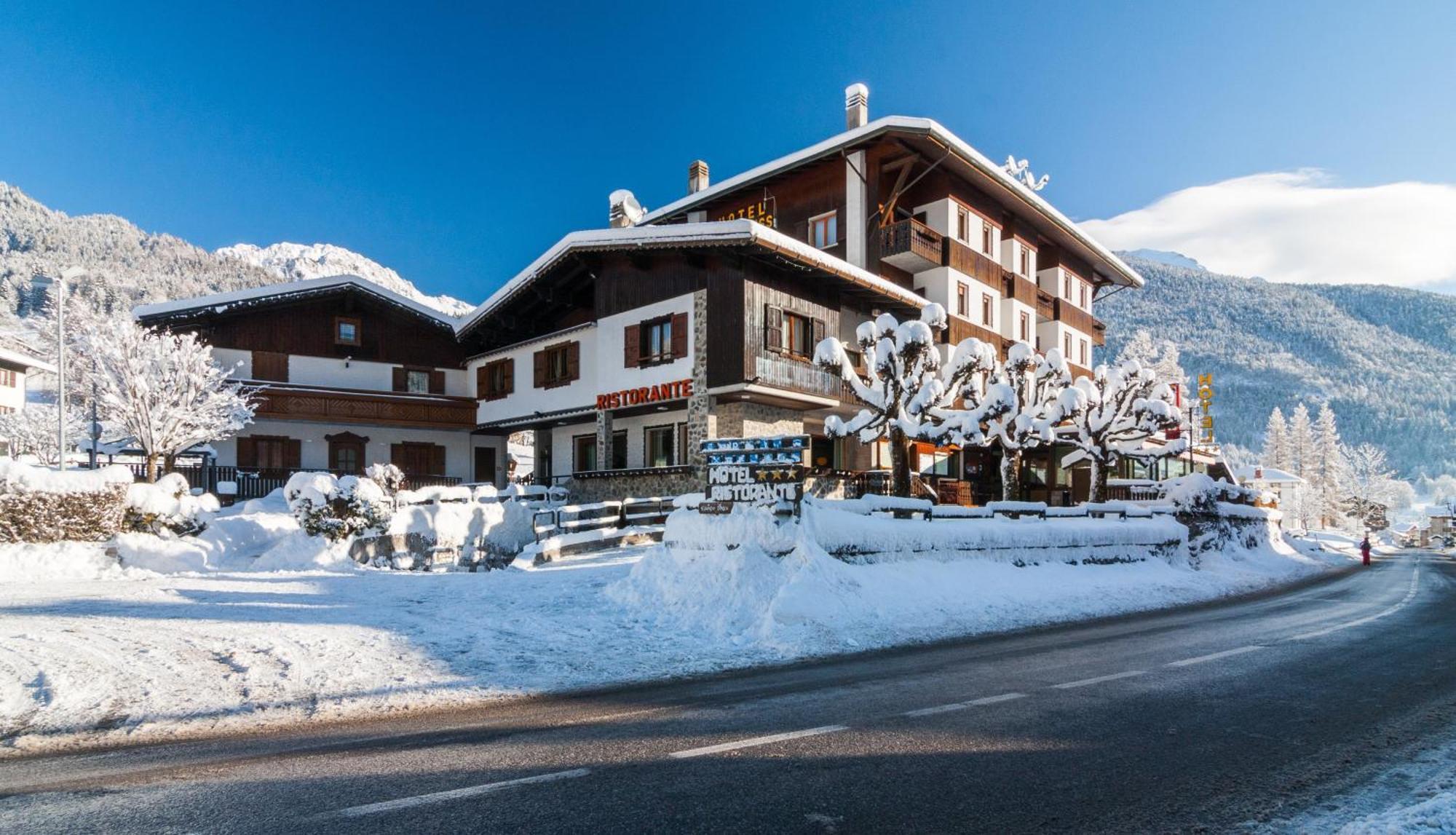 Hotel Edelweiss Con Ristorante Note Di Gusto Forni di Sopra Dış mekan fotoğraf